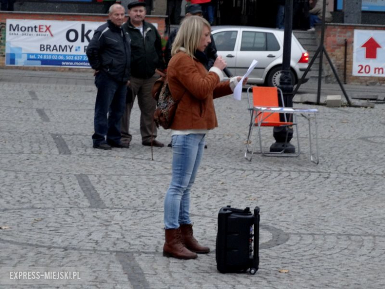 Protestujący na ząbkowickim rynku