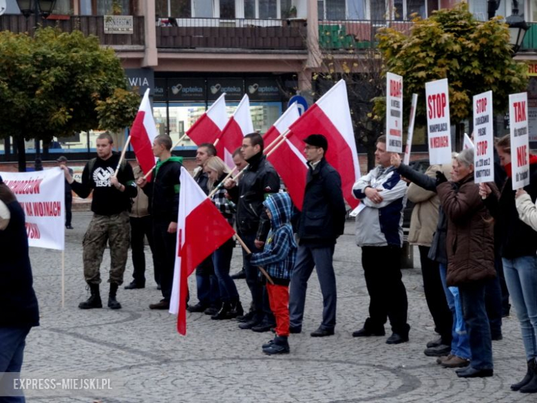 Protestujący na ząbkowickim rynku