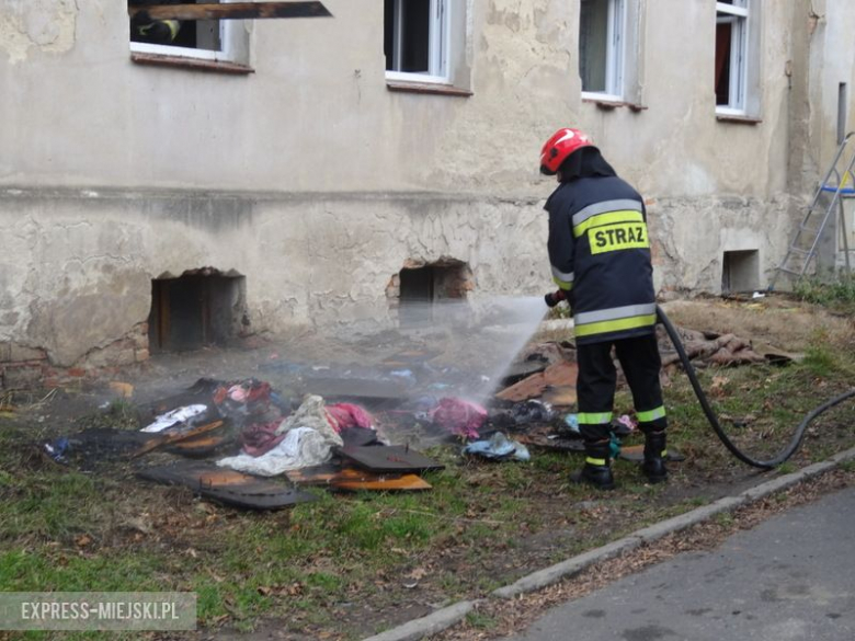 Pożar mieszkania w Ząbkowicach Śląskich. Dwie osoby zostały przetransportowane do szpitala