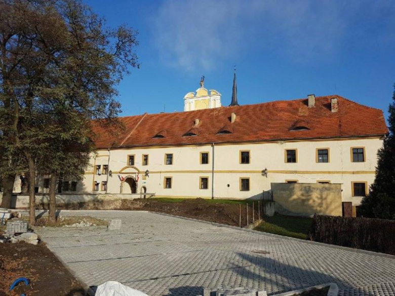 Odtworzyli historyczny taras przy Gminnym Centrum Kultury w Kamieńcu Ząbkowickim