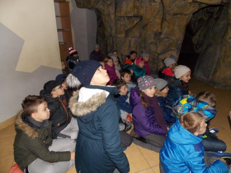 Uczniowie z Ciepłowód w jaskini nietoperzy i fabryce cukierków
