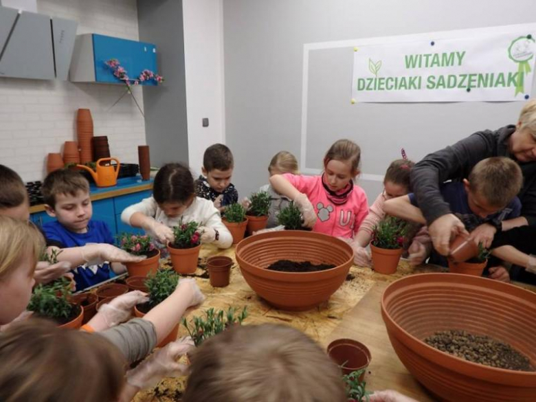 Ogólnopolska akcja Leroy Merlin pod nazwą Dzieciaki Sadzeniaki, w której wzięli udział uczniowie z Barda