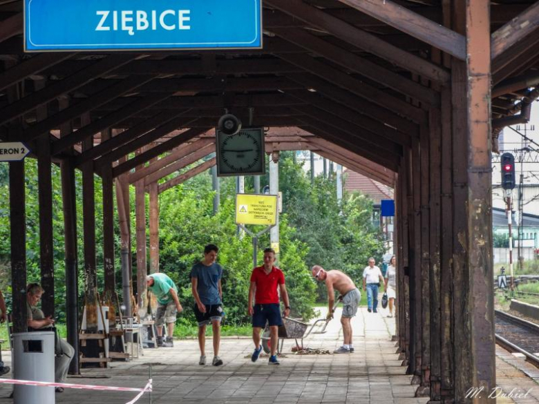 Remont wiaty na dworcu kolejowym w Ziębicach