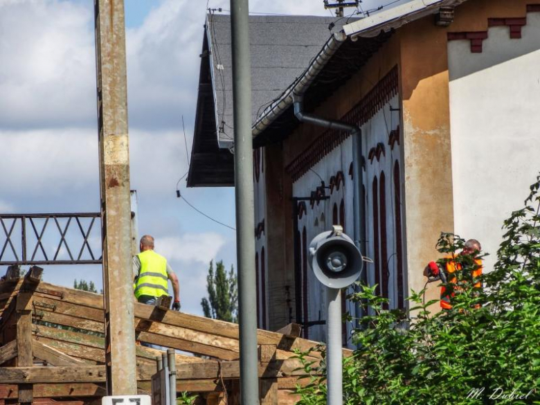 Remont wiaty na dworcu kolejowym w Ziębicach