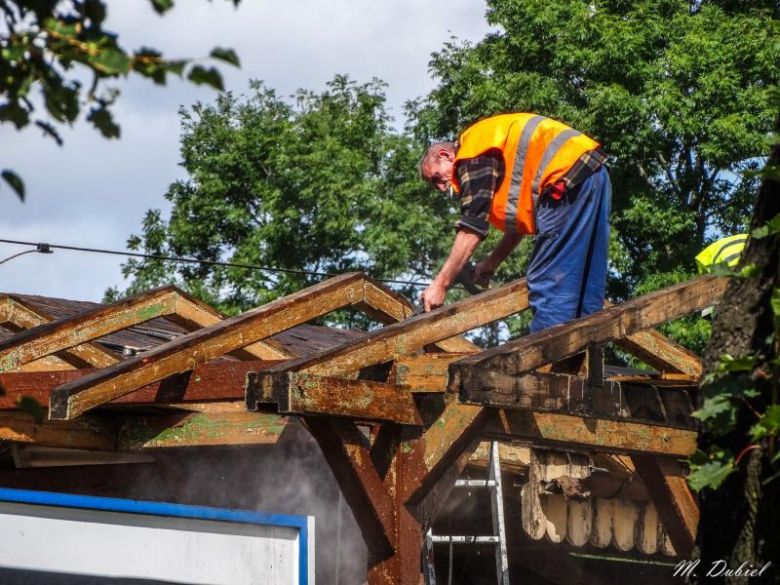 Remont wiaty na dworcu kolejowym w Ziębicach