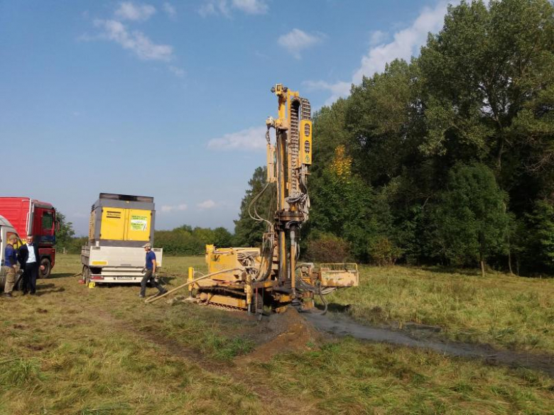 W Złotym Stoku dokonują kilkudziesięciometrowych odwiertów w ziemi. Szukają wody pitnej
