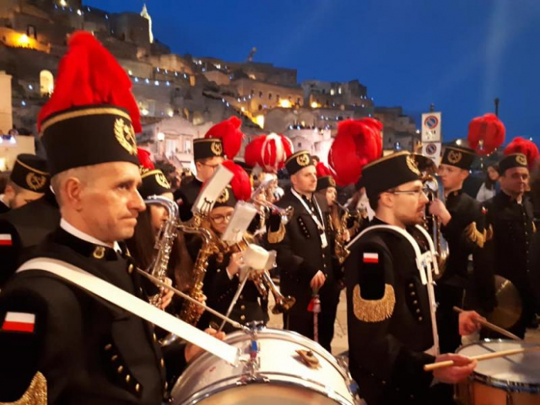 Górnicza Orkiestra Dęta ze Złotego Stoku podczas otwarcia Europejskiej Stolicy Kultury