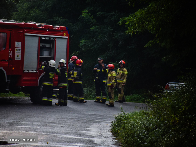 Nie dostosował prędkości do warunków panujących na drodze i uderzył w wiadukt