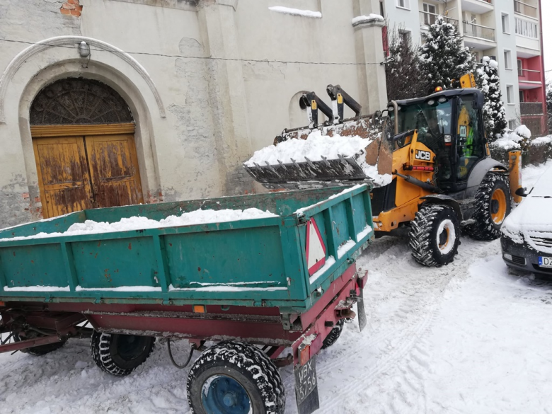 Trwa usuwanie nadmiaru śniegu w Ziębicach