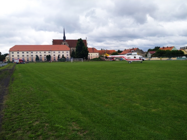 Lądowanie rządowego śmigłowca w Kamieńcu Ząbkowickim