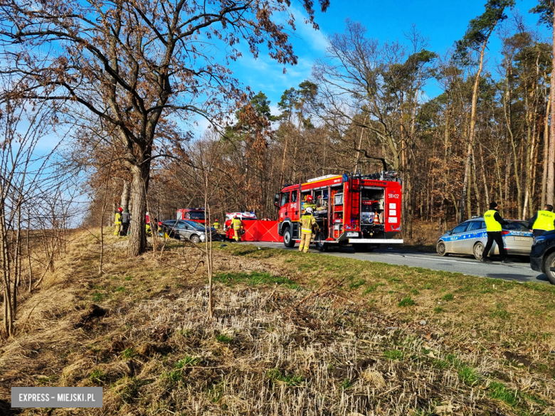 Śmiertelny wypadek między Ziębicami a Nowym Dworem. Trzy osoby w szpitalu