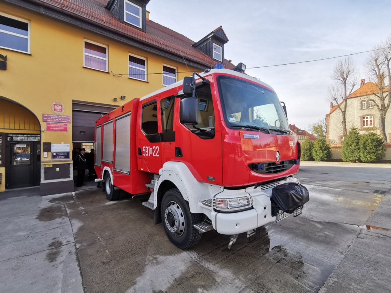 Przekazanie samochodu ratowniczo - gaśniczego dla OSP w Sieroszowie