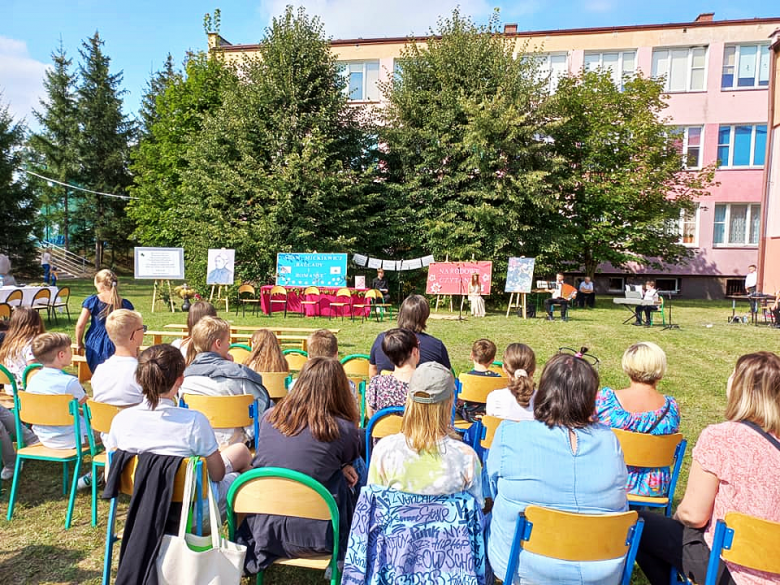 Narodowe czytanie „Ballad i romansów” w Szkole Podstawowej w Henrykowie.