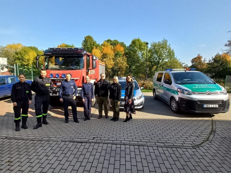 „Dzień Otwarty Bezpieczeństwa” w szkole podstawowej w Budzowie z ząbkowicką policją