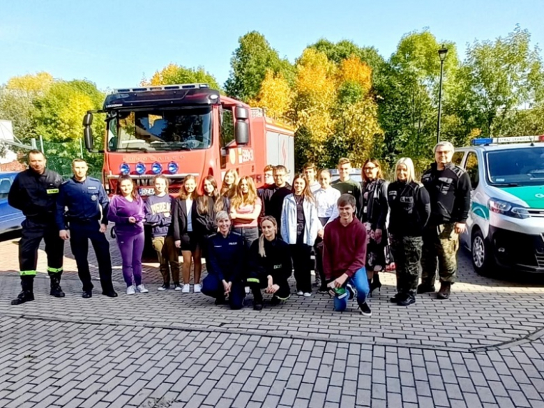 „Dzień Otwarty Bezpieczeństwa” w szkole podstawowej w Budzowie z ząbkowicką policją