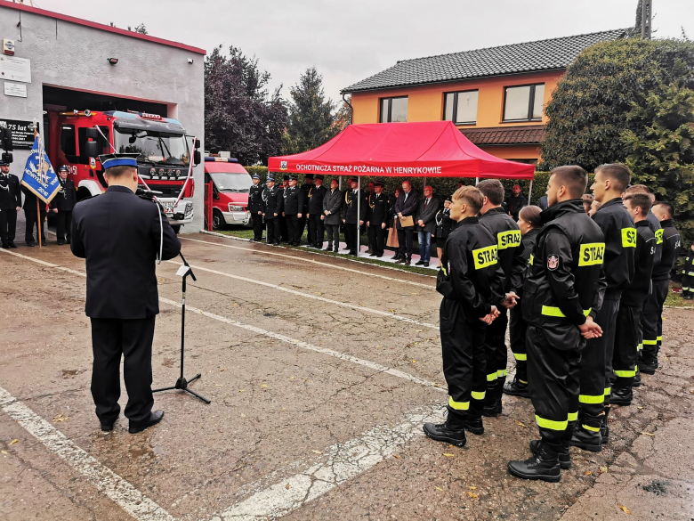 Uroczyste przekazanie auta ratowniczo-gaśniczego dla OSP Henryków