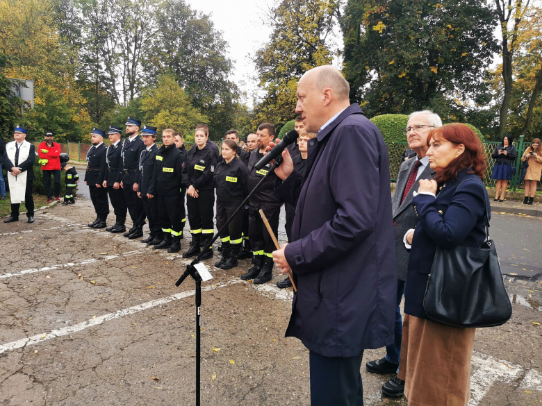 Uroczyste przekazanie auta ratowniczo-gaśniczego dla OSP Henryków