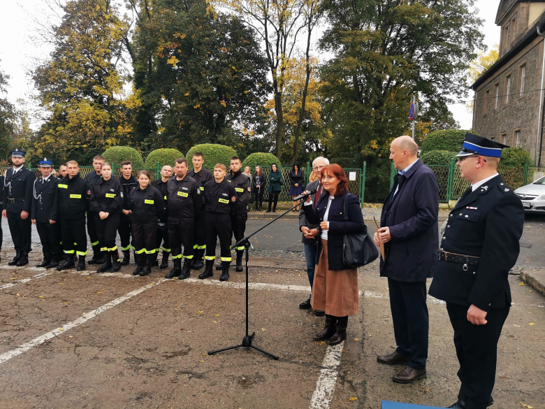 Uroczyste przekazanie auta ratowniczo-gaśniczego dla OSP Henryków