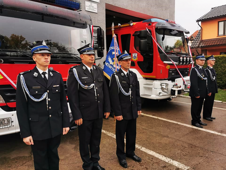 Uroczyste przekazanie auta ratowniczo-gaśniczego dla OSP Henryków