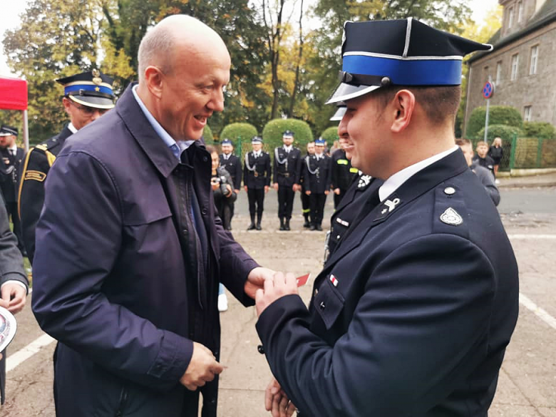 Uroczyste przekazanie auta ratowniczo-gaśniczego dla OSP Henryków