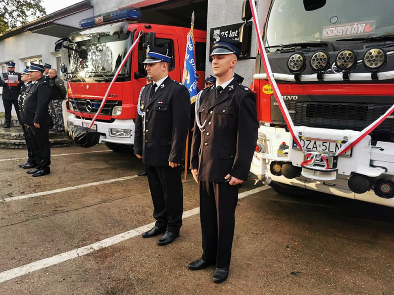 Uroczyste przekazanie auta ratowniczo-gaśniczego dla OSP Henryków