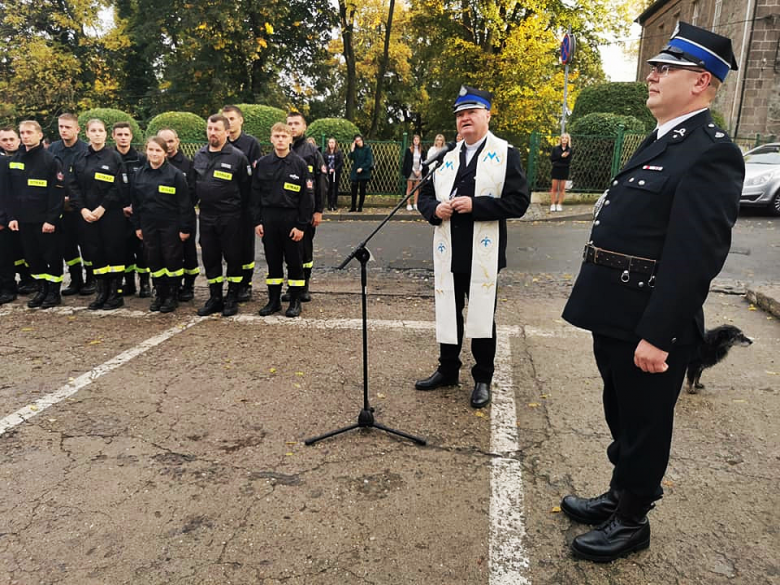 Uroczyste przekazanie auta ratowniczo-gaśniczego dla OSP Henryków