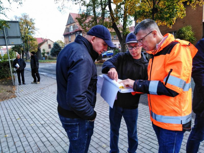 Ulica Wałowa z nowym chodnikiem