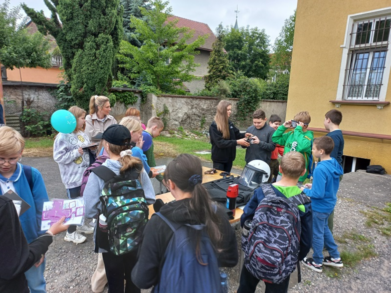 Przedwakacyjny festyn dla dzieci i młodzieży w ząbkowickiej komendzie