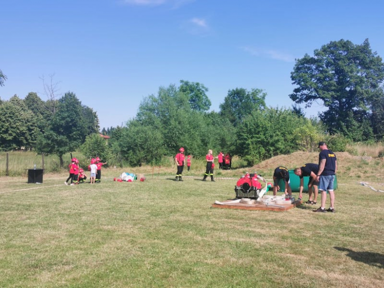 Gminne zawody sportowo-pożarnicze w Ożarach