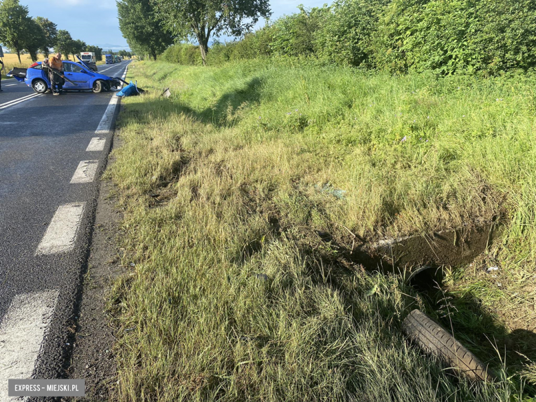 Ford wypadł z drogi i uderzył w betonowy przepust. Dwie osoby w szpitalu