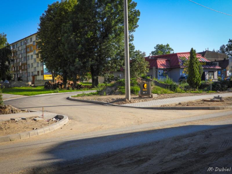 Trwają prace z przebudową ul. Wojska Polskiego w Ziębicach i budową ronda