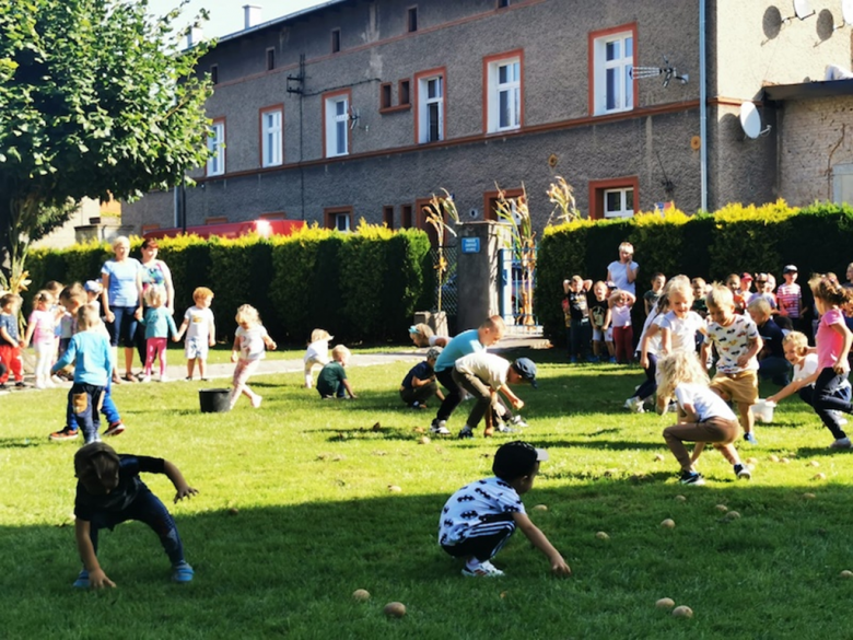 Święto pieczonego ziemniaka w przedszkolu nr 1 w Kamieńcu Ząbkowickim