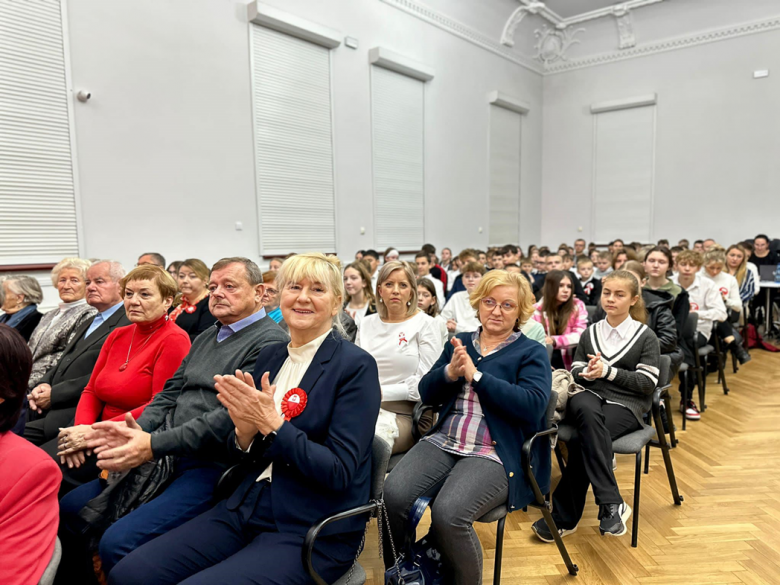 Akademia gminna z okazji 105. rocznicy odzyskania przez Polskę niepodległości w Ziębicach