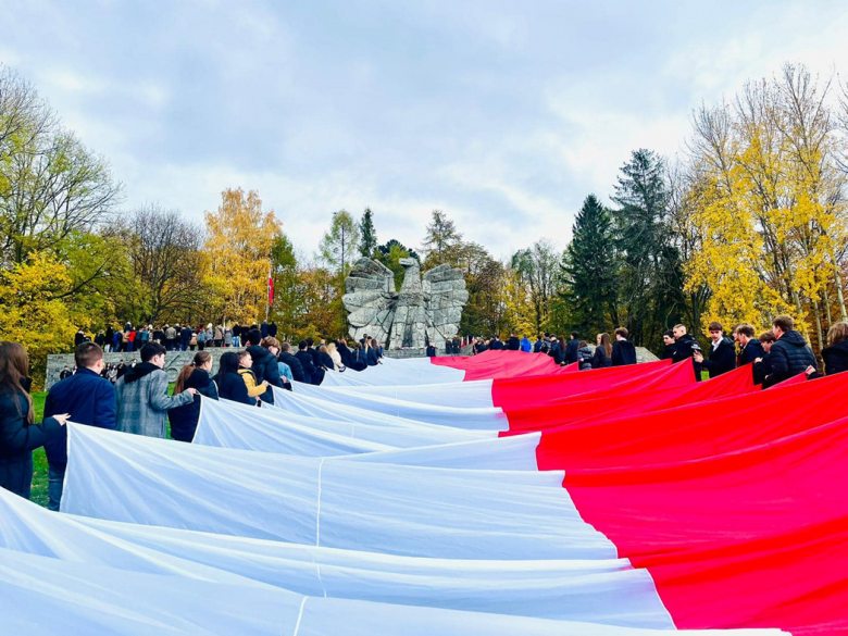 Biało-czerwona u podnóża Piastowskiego Orła