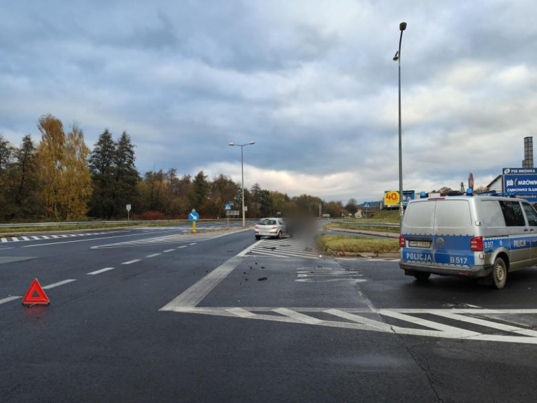 Zderzenie dwóch osobówek na skrzyżowaniu krajowej ósemki z ul. Legnicką