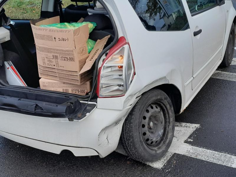 Zderzenie dwóch osobówek na skrzyżowaniu krajowej ósemki z ul. Legnicką