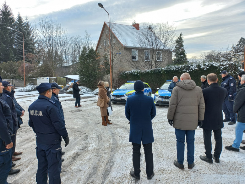 Nowe radiowozy dla policjantów z Komendy Powiatowej Policji w Ząbkowicach Śląskich