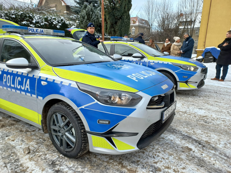 Nowe radiowozy dla policjantów z Komendy Powiatowej Policji w Ząbkowicach Śląskich