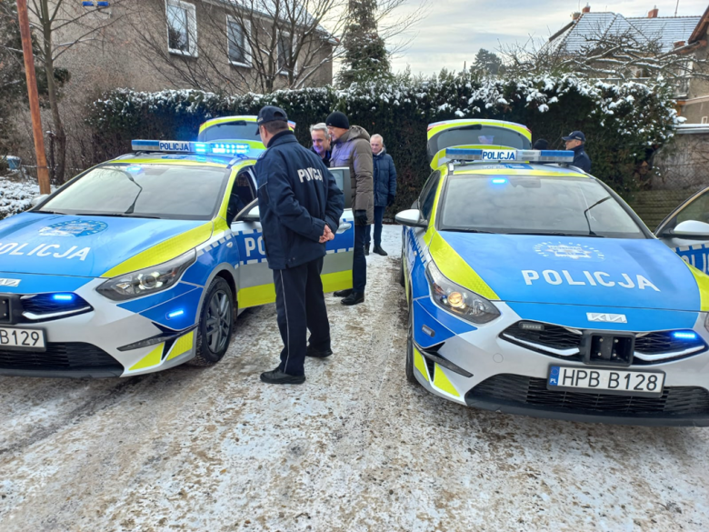 Nowe radiowozy dla policjantów z Komendy Powiatowej Policji w Ząbkowicach Śląskich