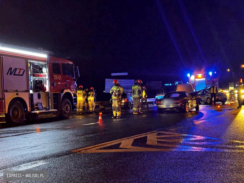 Zderzenie dwóch samochodów osobowych na krajowej ósemce