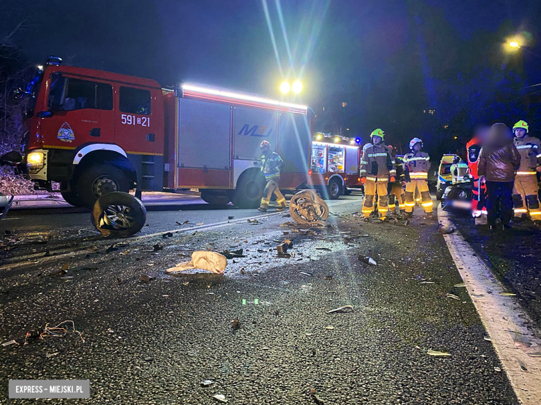 Zderzenie trzech osobówek w Bardzie. Krajowa ósemka zablokowana