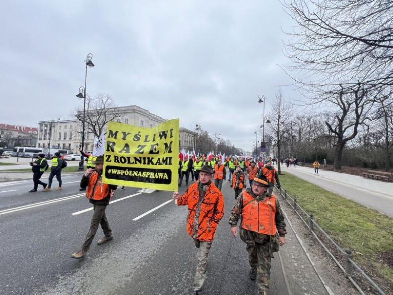 Myśliwi z Koła Łowieckiego „Jeleń” w Kamieńcu Ząbkowickim protestowali w Warszawie