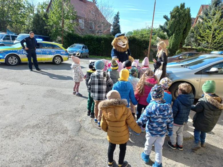 Przedszkolaki odwiedziły ząbkowickich policjantów