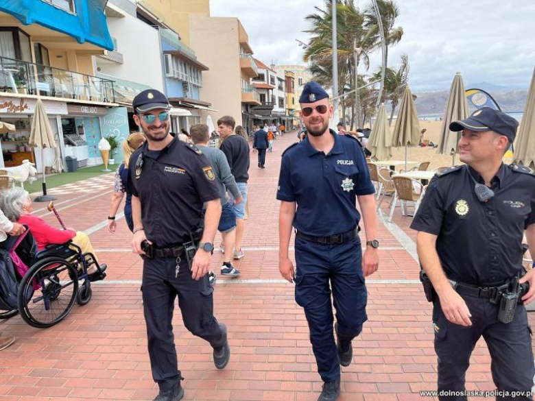 Ząbkowicki policjant na służbie w Las Palmas