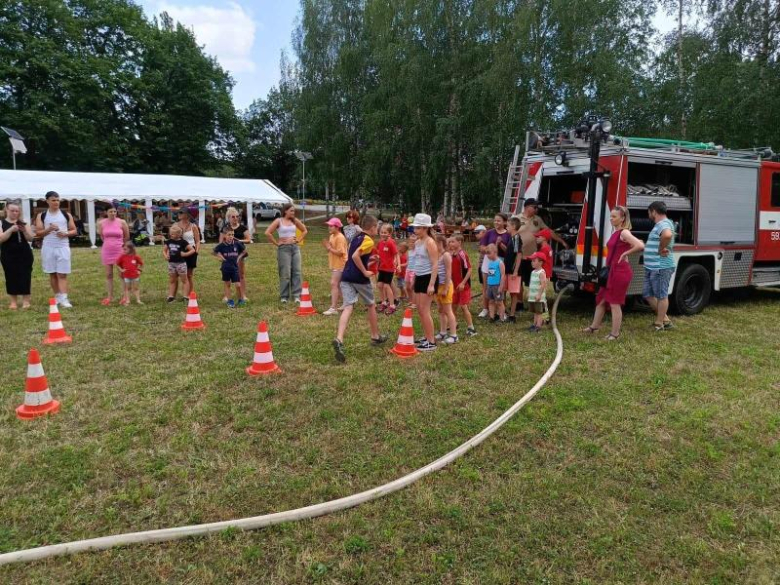 Piknik rodzinny połączony ze ślubowaniem młodych druhów w Dzbanowie