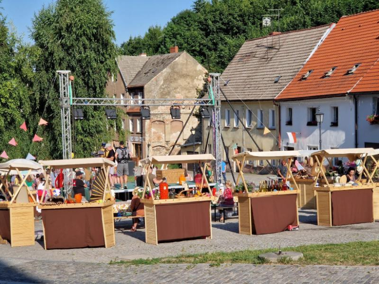 „Dziadku, wiejemy!”. Srebrna Góra ponownie stała się planem filmowym