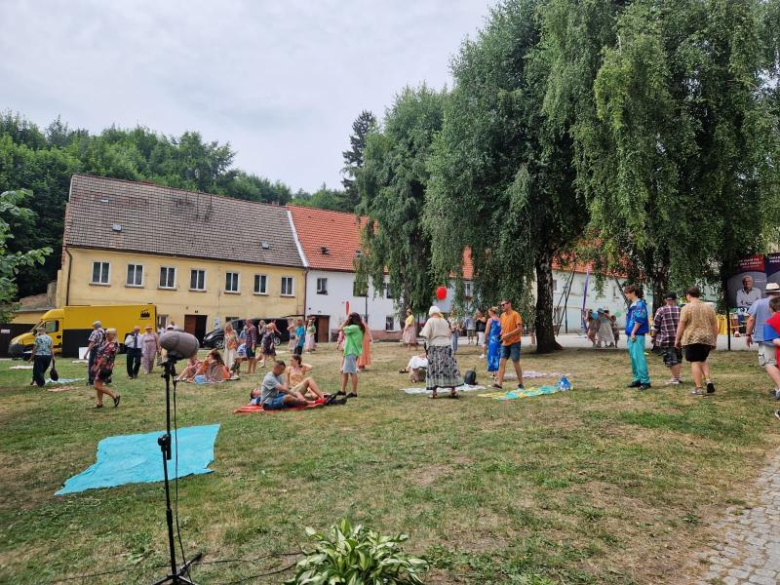 „Dziadku, wiejemy!”. Srebrna Góra ponownie stała się planem filmowym