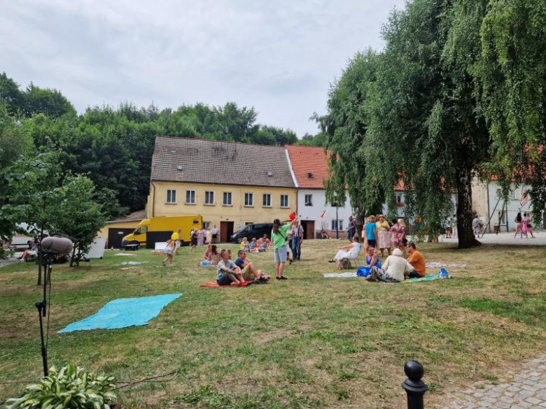 „Dziadku, wiejemy!”. Srebrna Góra ponownie stała się planem filmowym