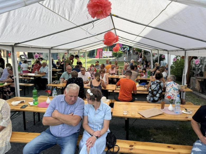 Poszukiwanie skarbu, integracja i wspólne biesiadowanie. Dzień Róży w Różanej.