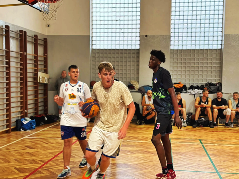 Turniej Streetballa w Ziębicach. Dwanaście zespołów rywalizowało o miano najlepszej ekipy